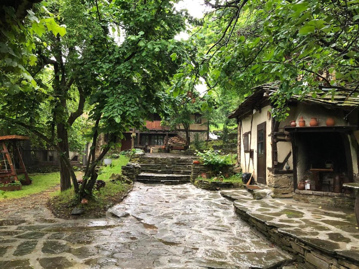 Etnographic Houses Dulbok Dol Exterior photo